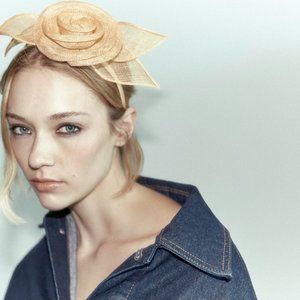 ZARA Women's Floral Headpiece Headband(Light Beige, One Size)